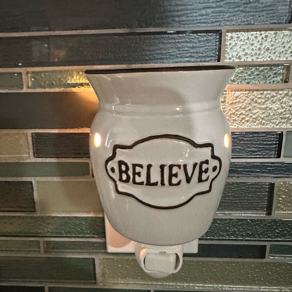 Scentsy White Believe Wall Plug-In Warmer